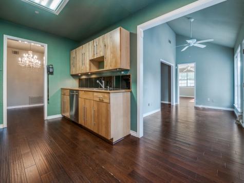 107 Brentwood Court Irving TX 75061
