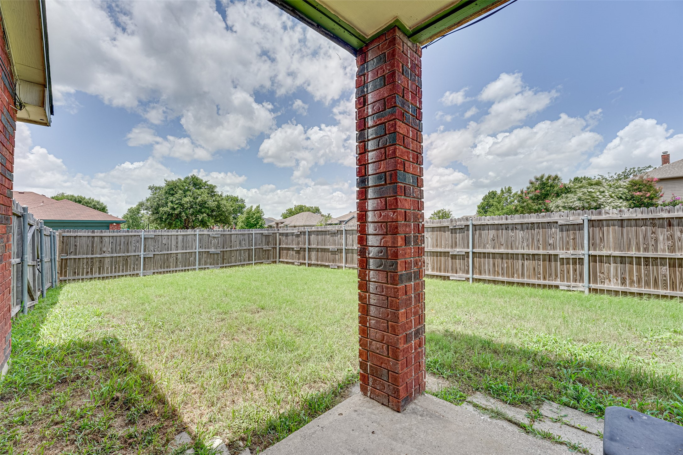 470 Chestnut Lane Desoto TX 75115
