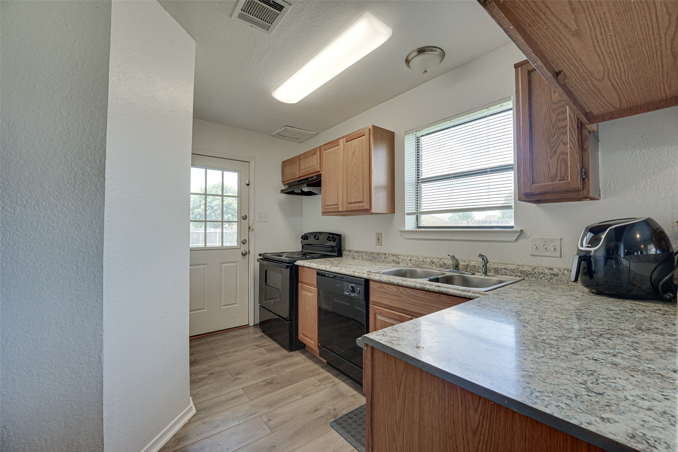 470 Chestnut Lane Desoto TX 75115