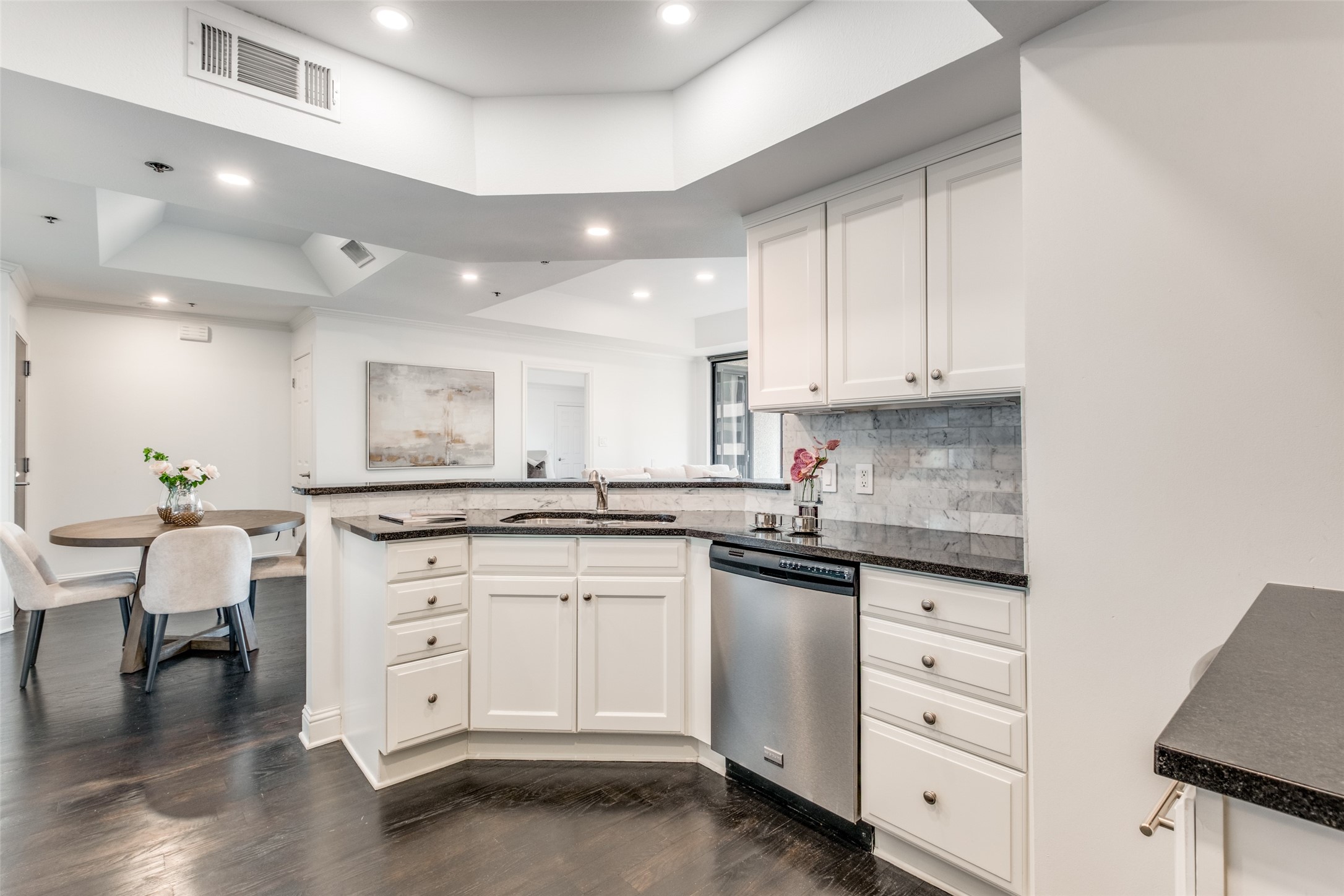 5909 Luther Lane Dallas TX 75225