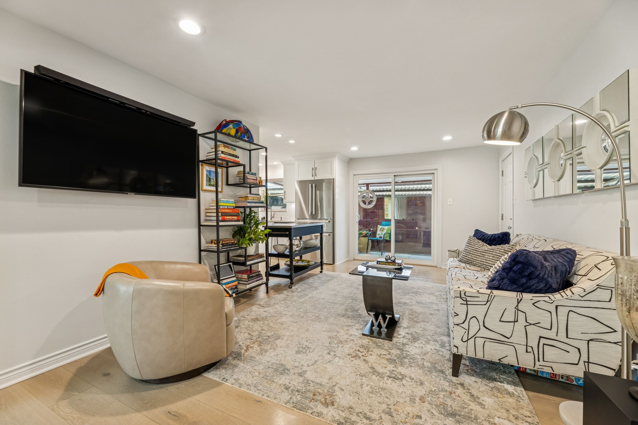 6033 Sandhurst Lane Dallas TX 75206