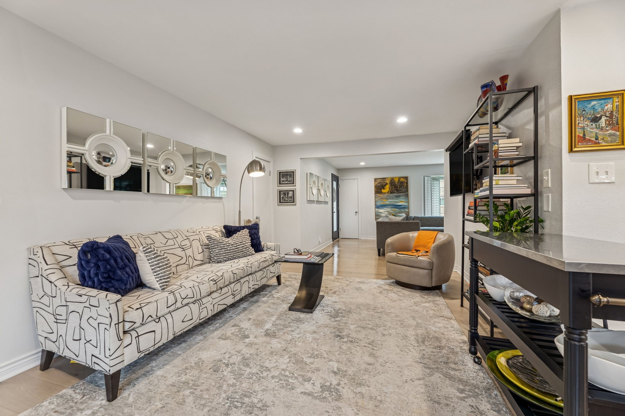 6033 Sandhurst Lane Dallas TX 75206