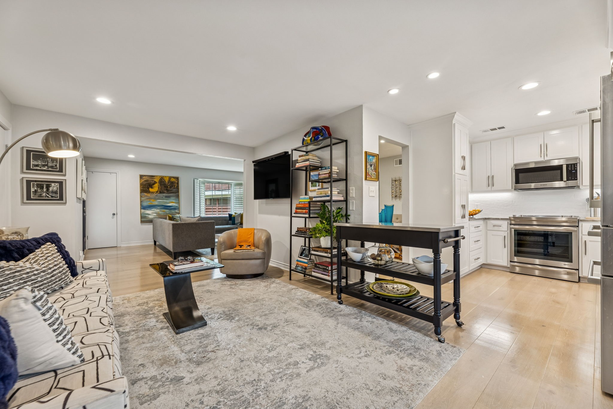 6033 Sandhurst Lane Dallas TX 75206