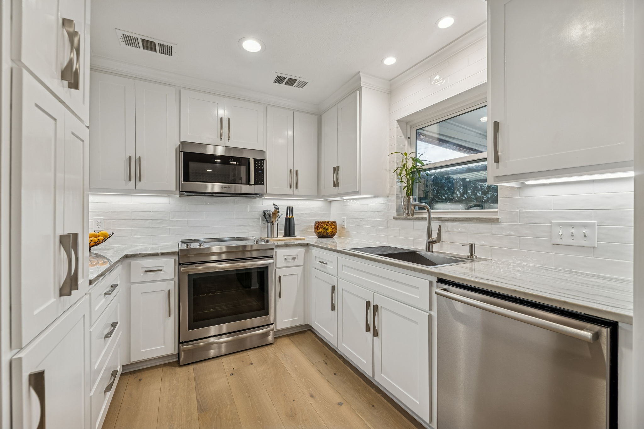6033 Sandhurst Lane Dallas TX 75206