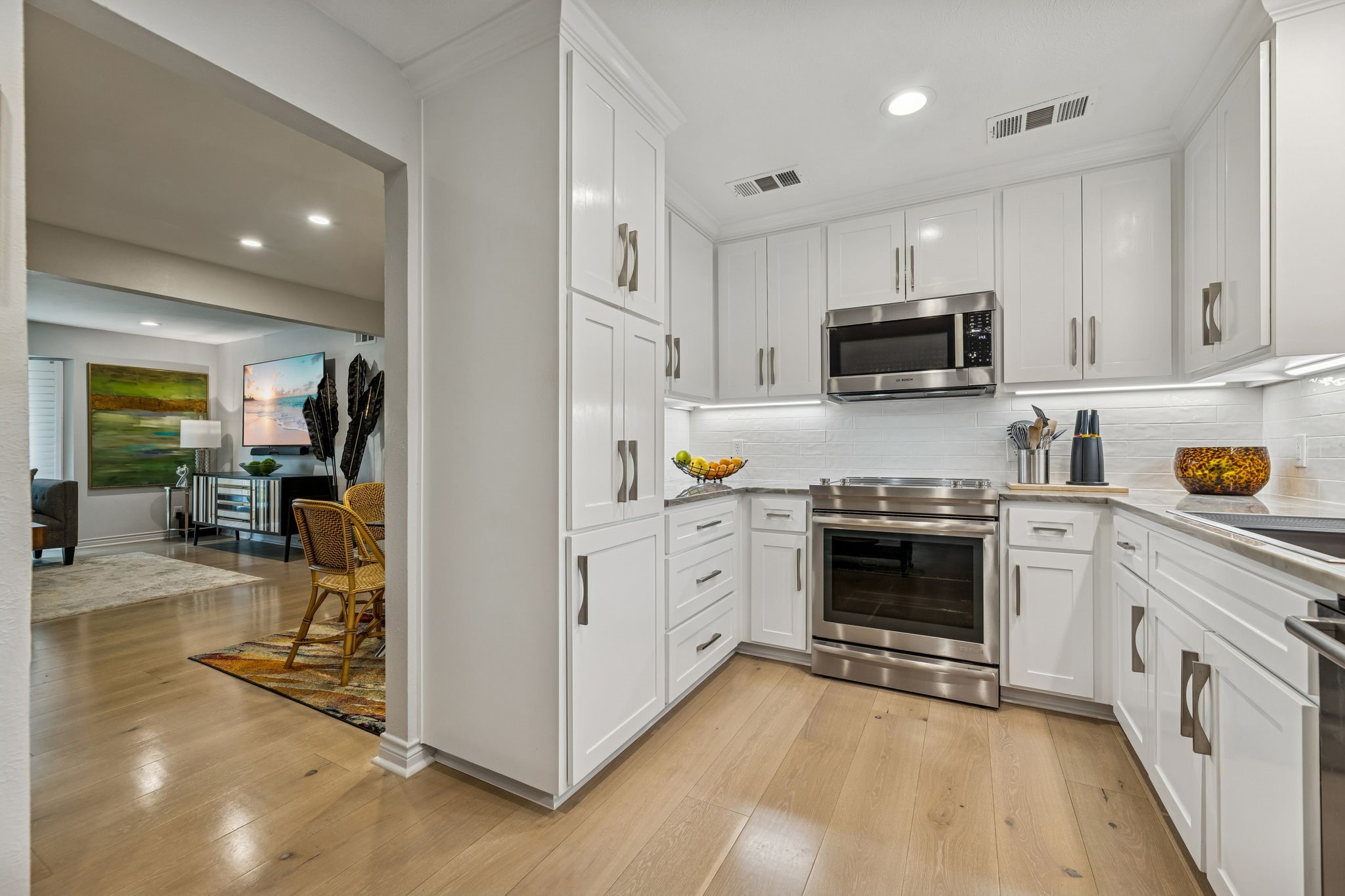 6033 Sandhurst Lane Dallas TX 75206