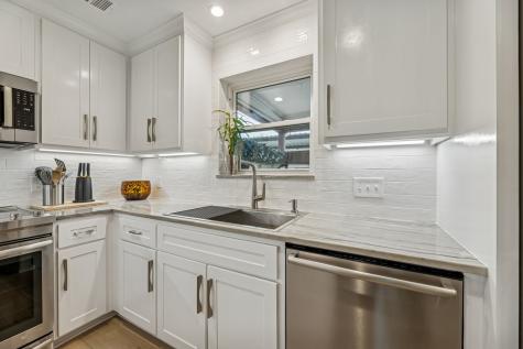 6033 Sandhurst Lane Dallas TX 75206