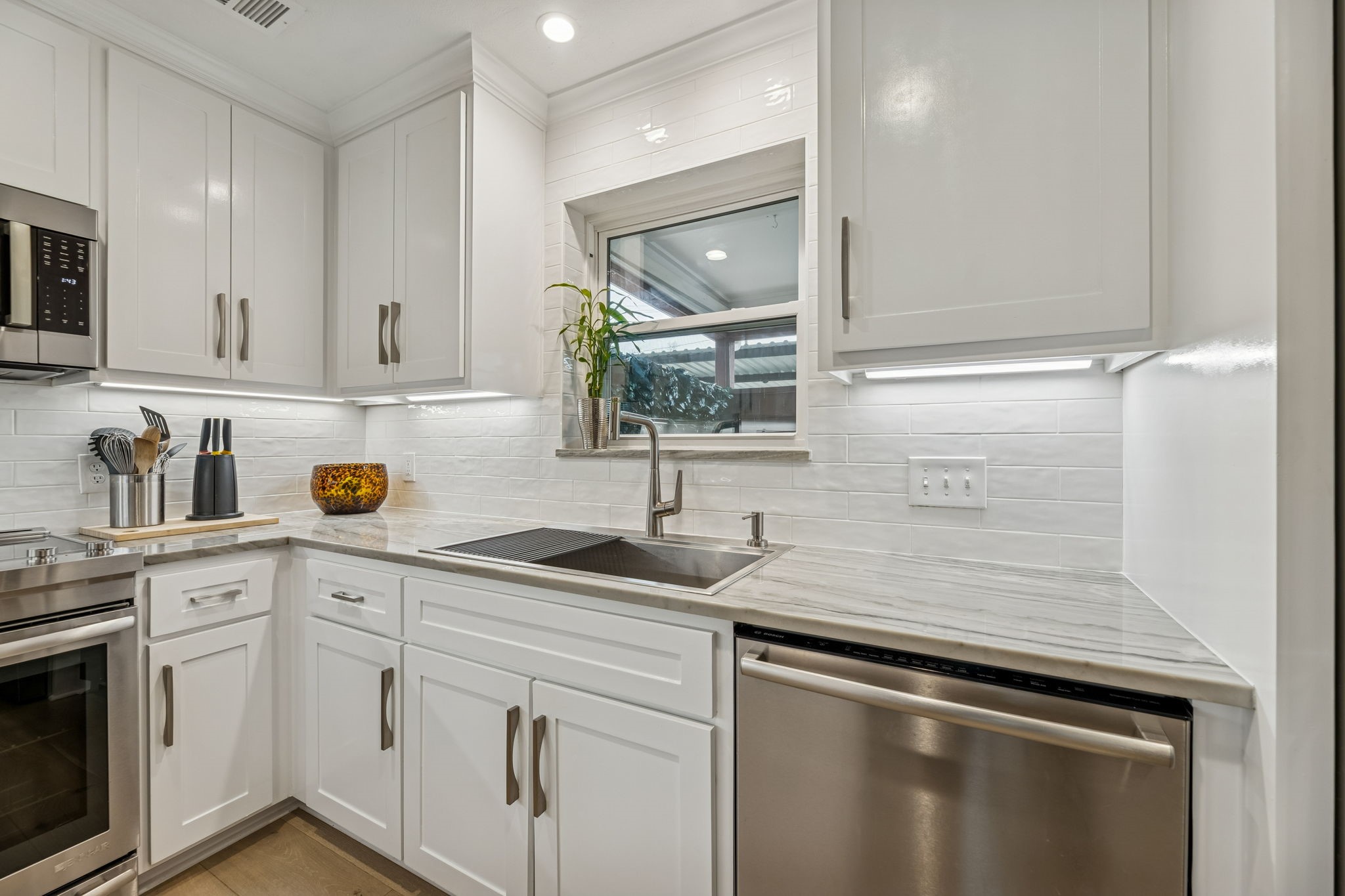 6033 Sandhurst Lane Dallas TX 75206