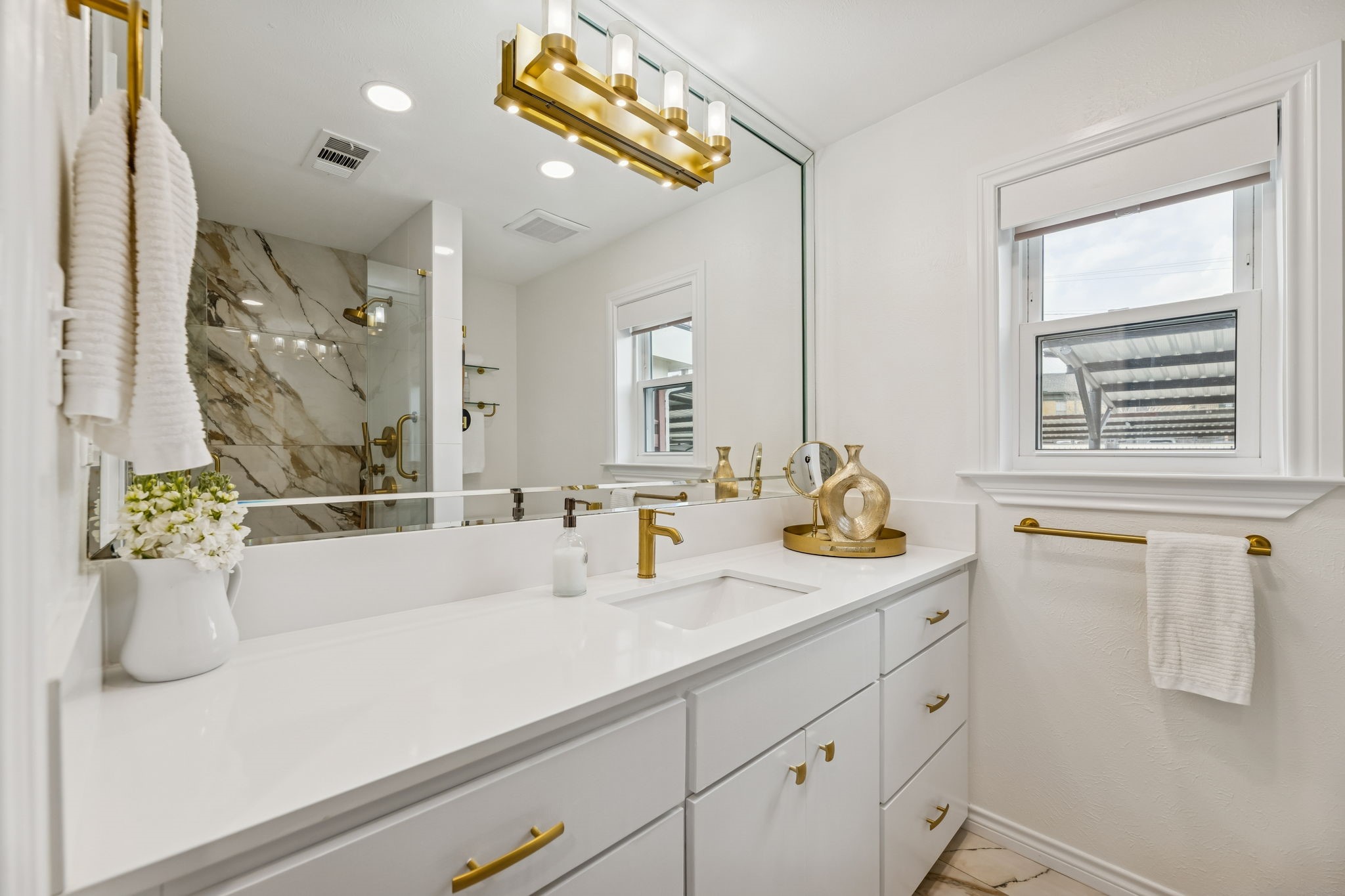 6033 Sandhurst Lane Dallas TX 75206