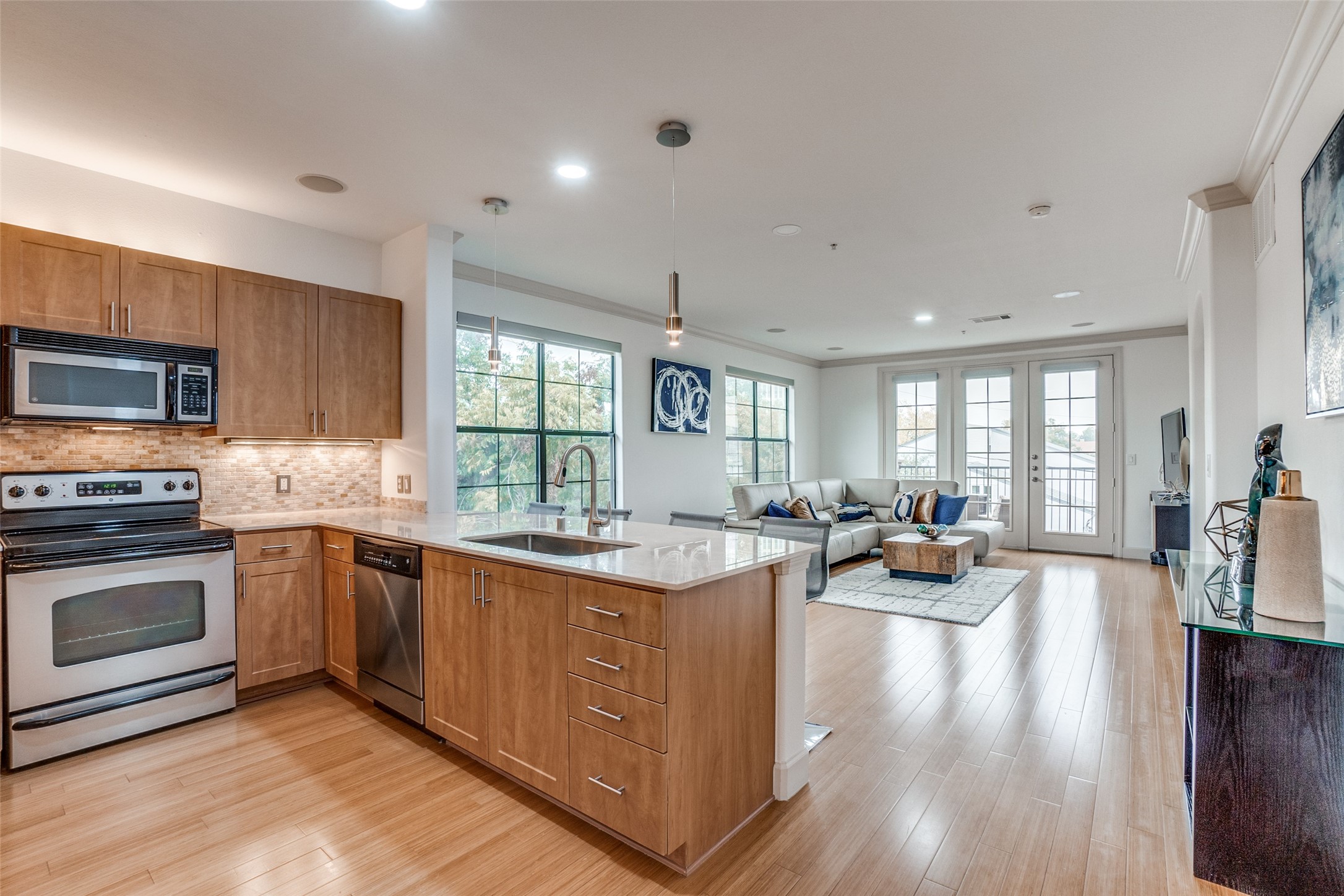 3818 Holland Avenue Dallas TX 75219