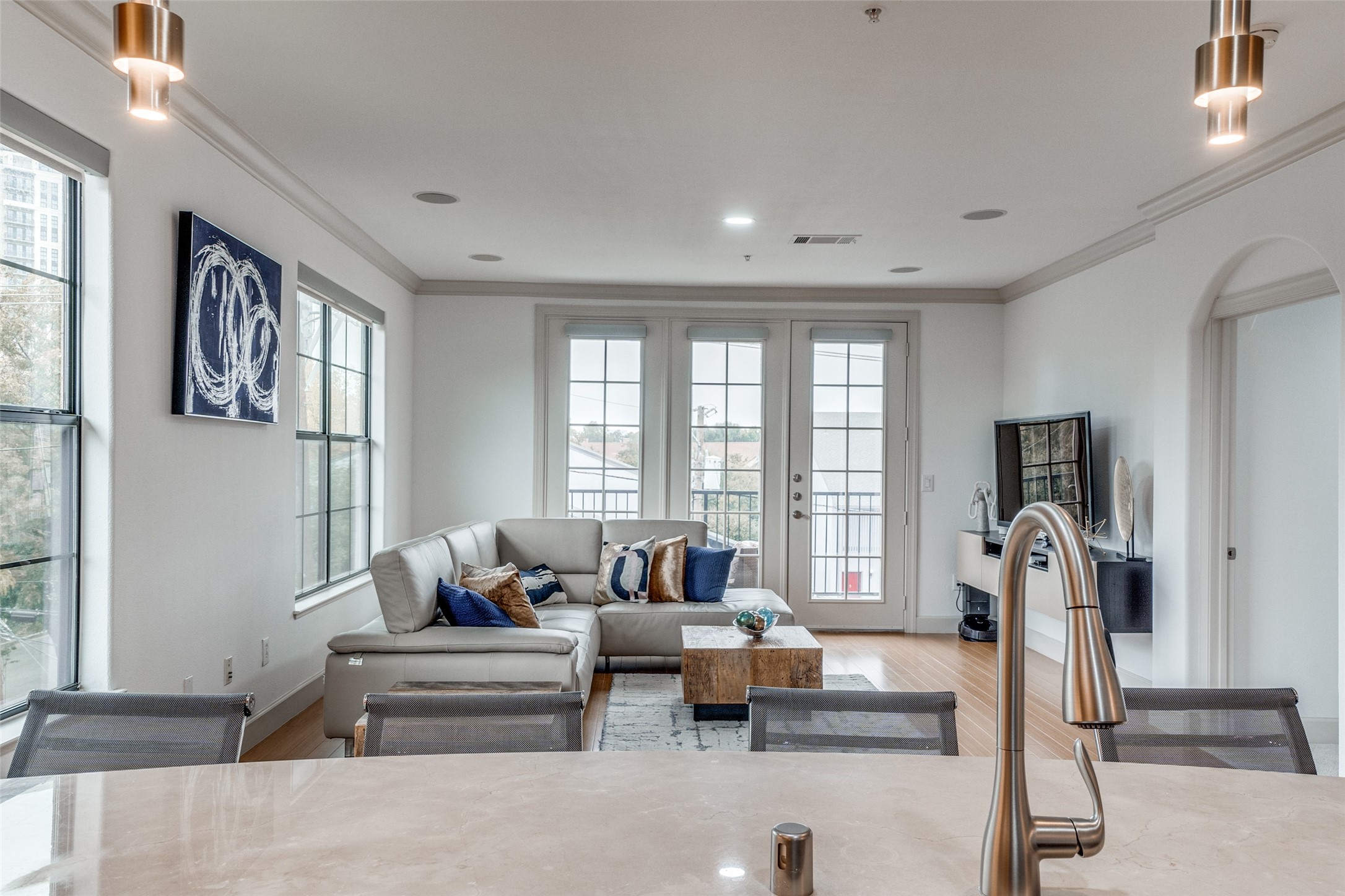 3818 Holland Avenue Dallas TX 75219