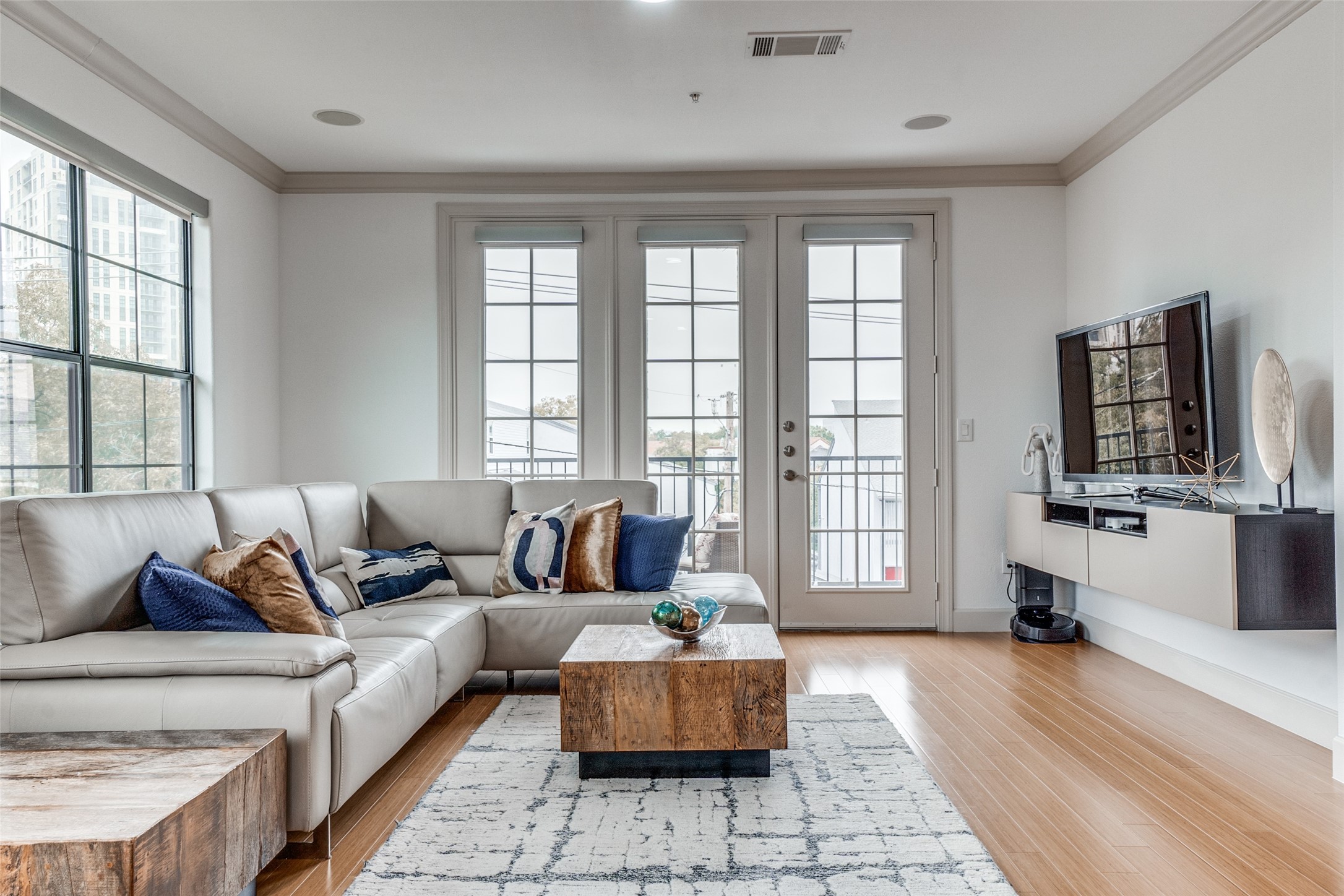 3818 Holland Avenue Dallas TX 75219