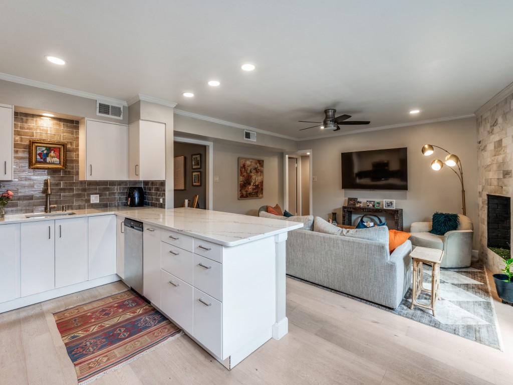 6112 Averill Way Dallas TX 75225
