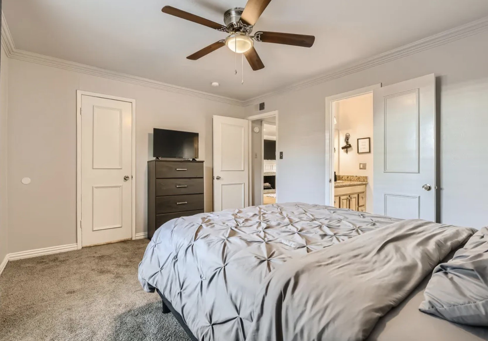 5226 Fleetwood Oaks Avenue Dallas TX 75235