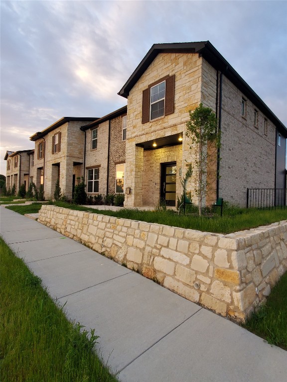 8911 Cave Springs Mews Rowlett TX 75089