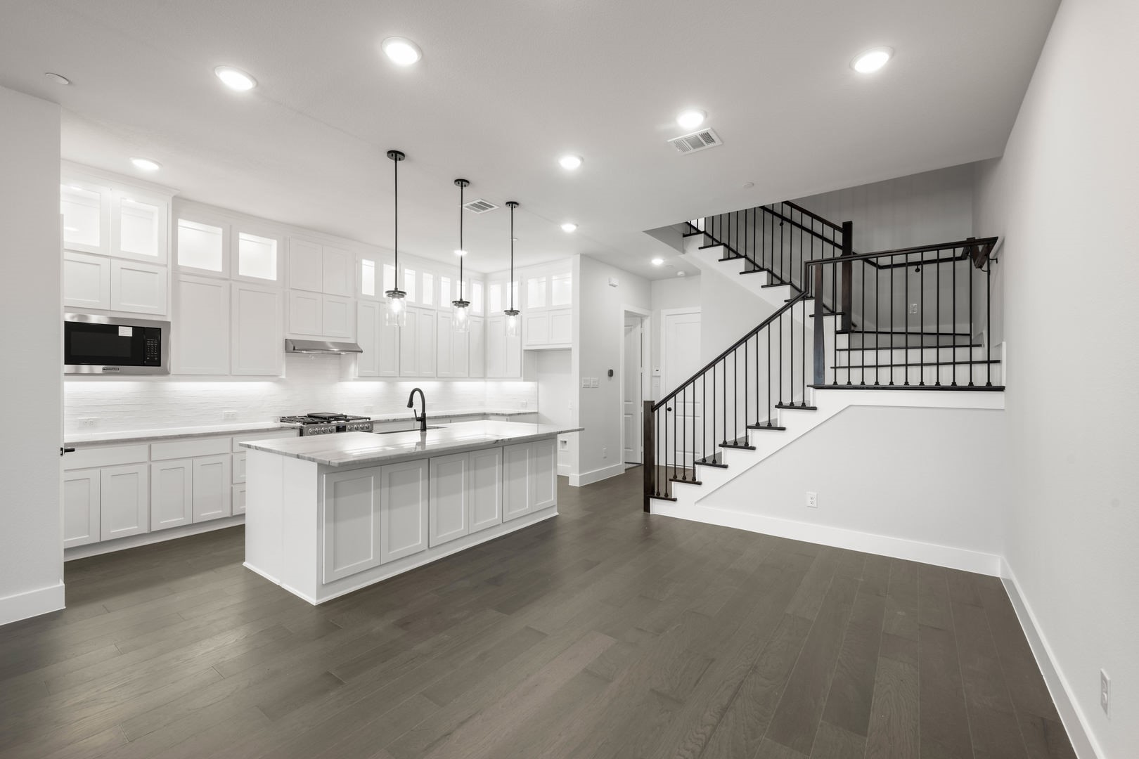 12735 Rutland Drive Farmers Branch TX 75234