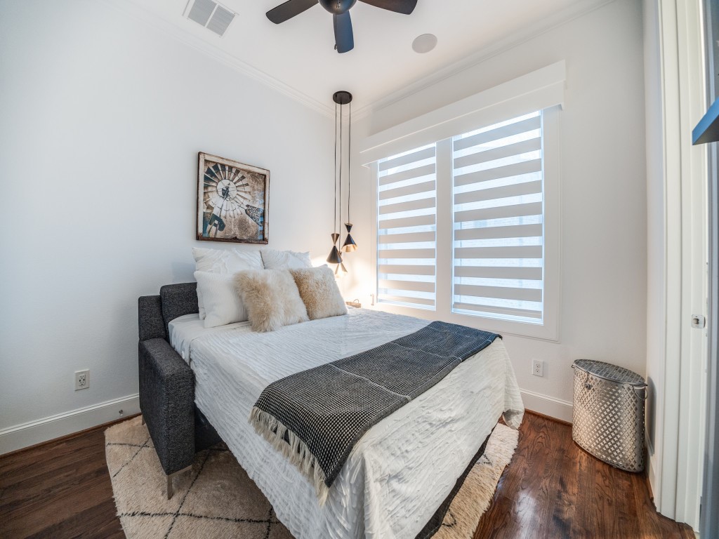 536 S Pearl Expressway Dallas TX 75201
