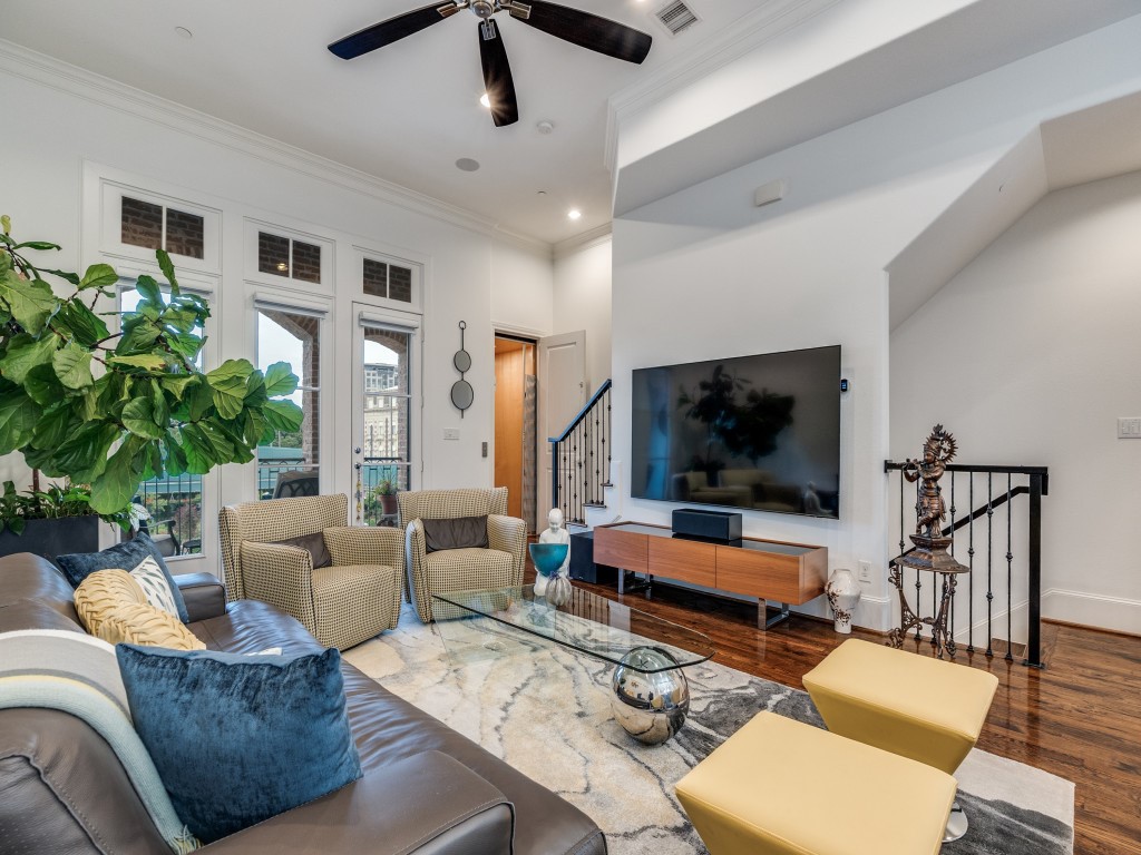536 S Pearl Expressway Dallas TX 75201