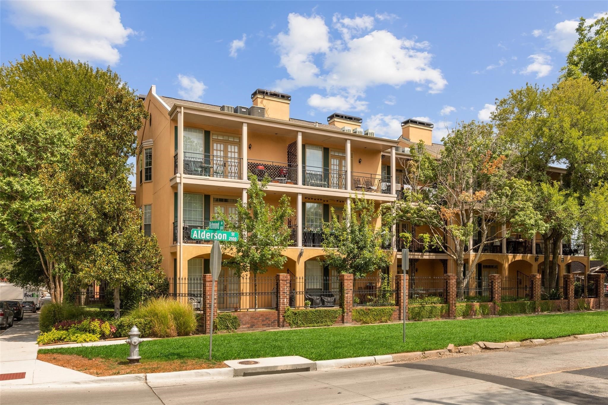6318 Richmond Avenue Dallas TX 75214