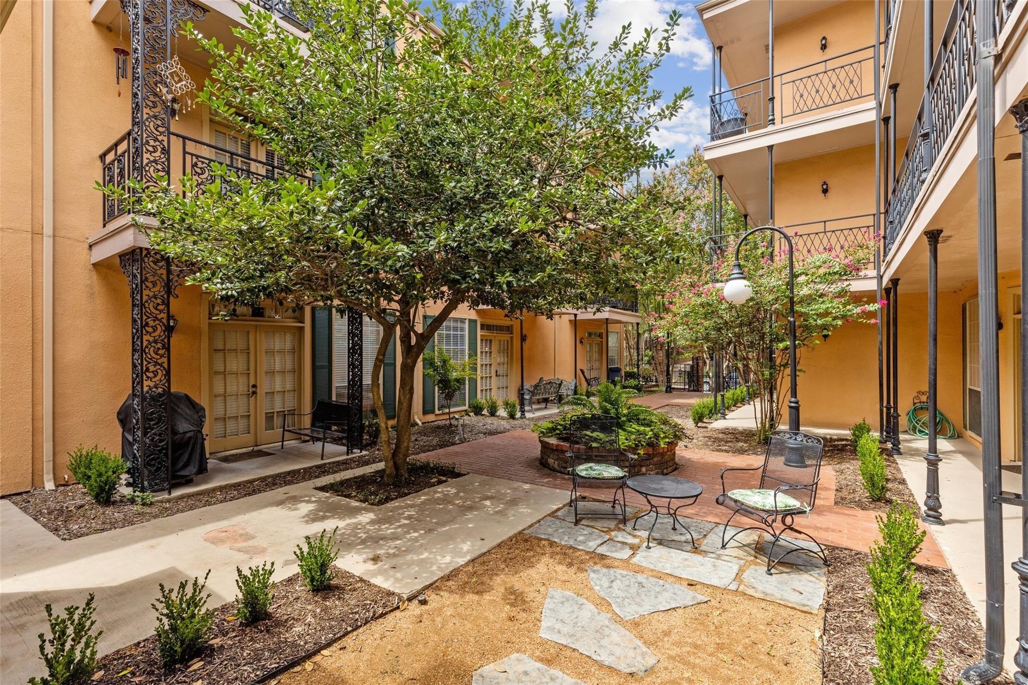 6318 Richmond Avenue Dallas TX 75214