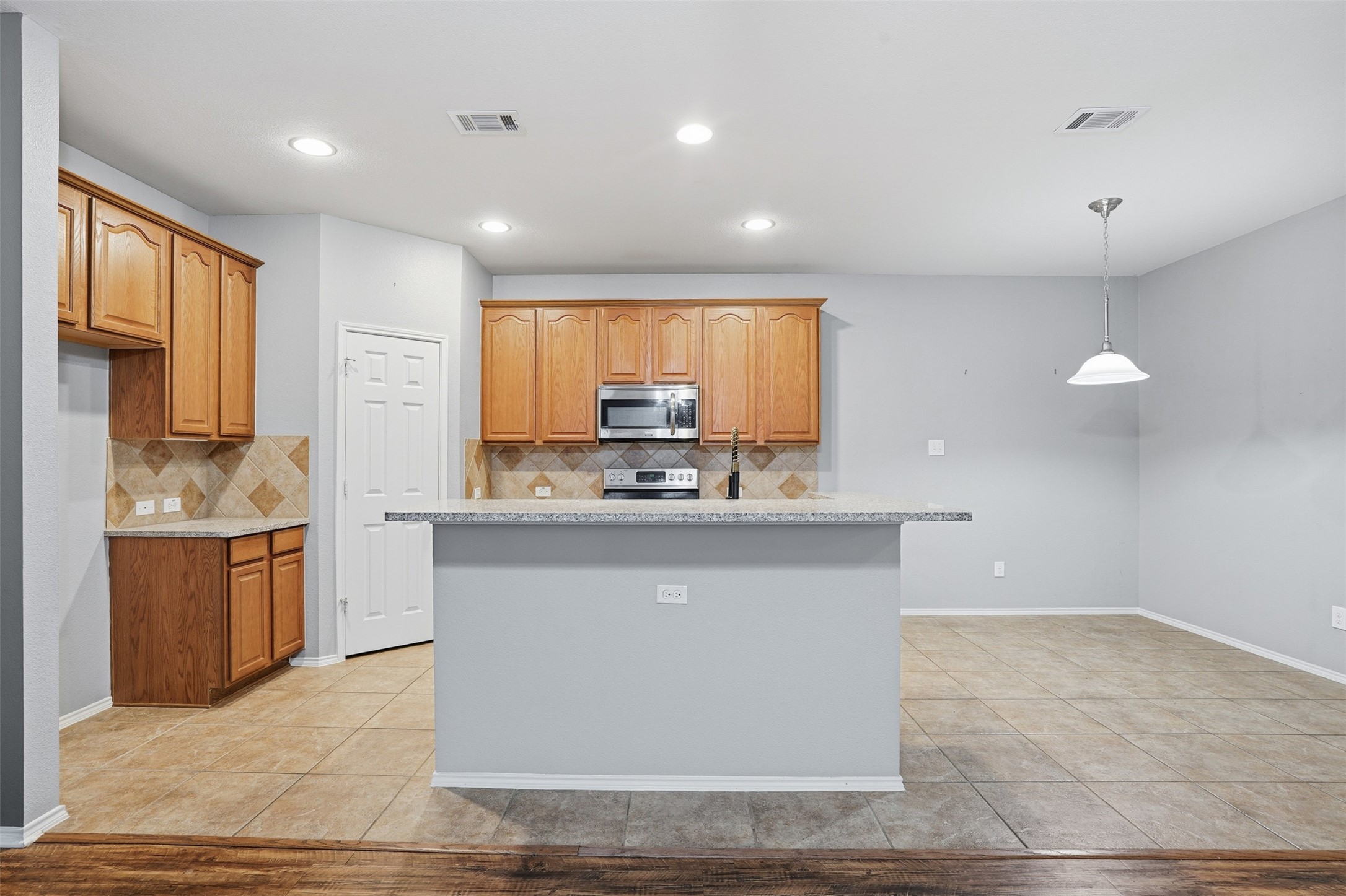 1425 Ravenwood Drive Mansfield TX 76063