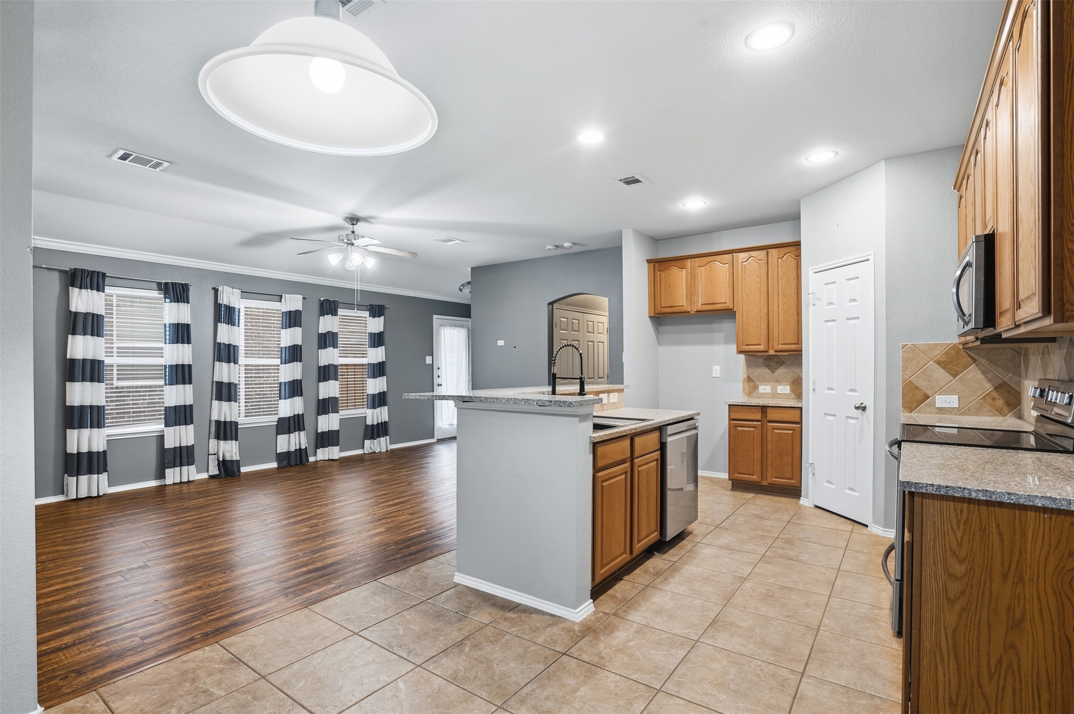 1425 Ravenwood Drive Mansfield TX 76063