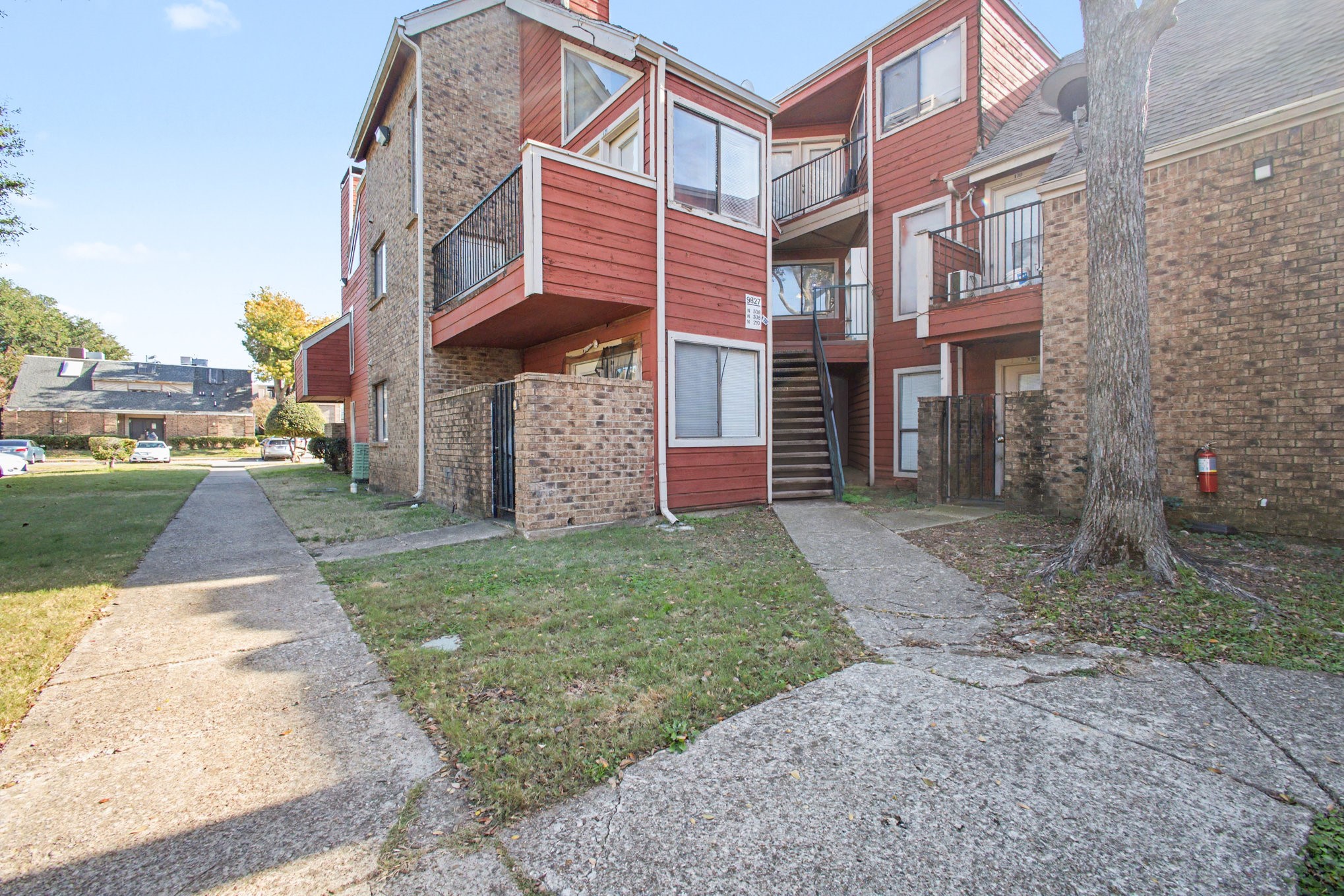 9827 Walnut Street Dallas TX 75243