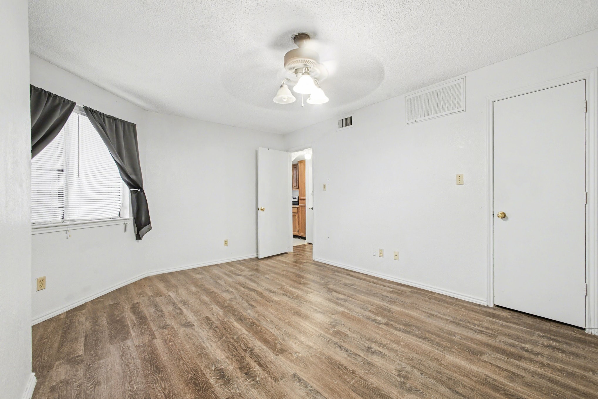 9827 Walnut Street Dallas TX 75243