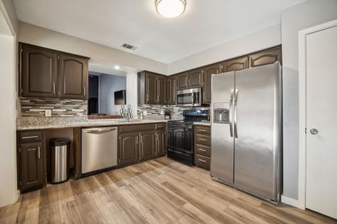207 E Harwood Road Euless TX 76039