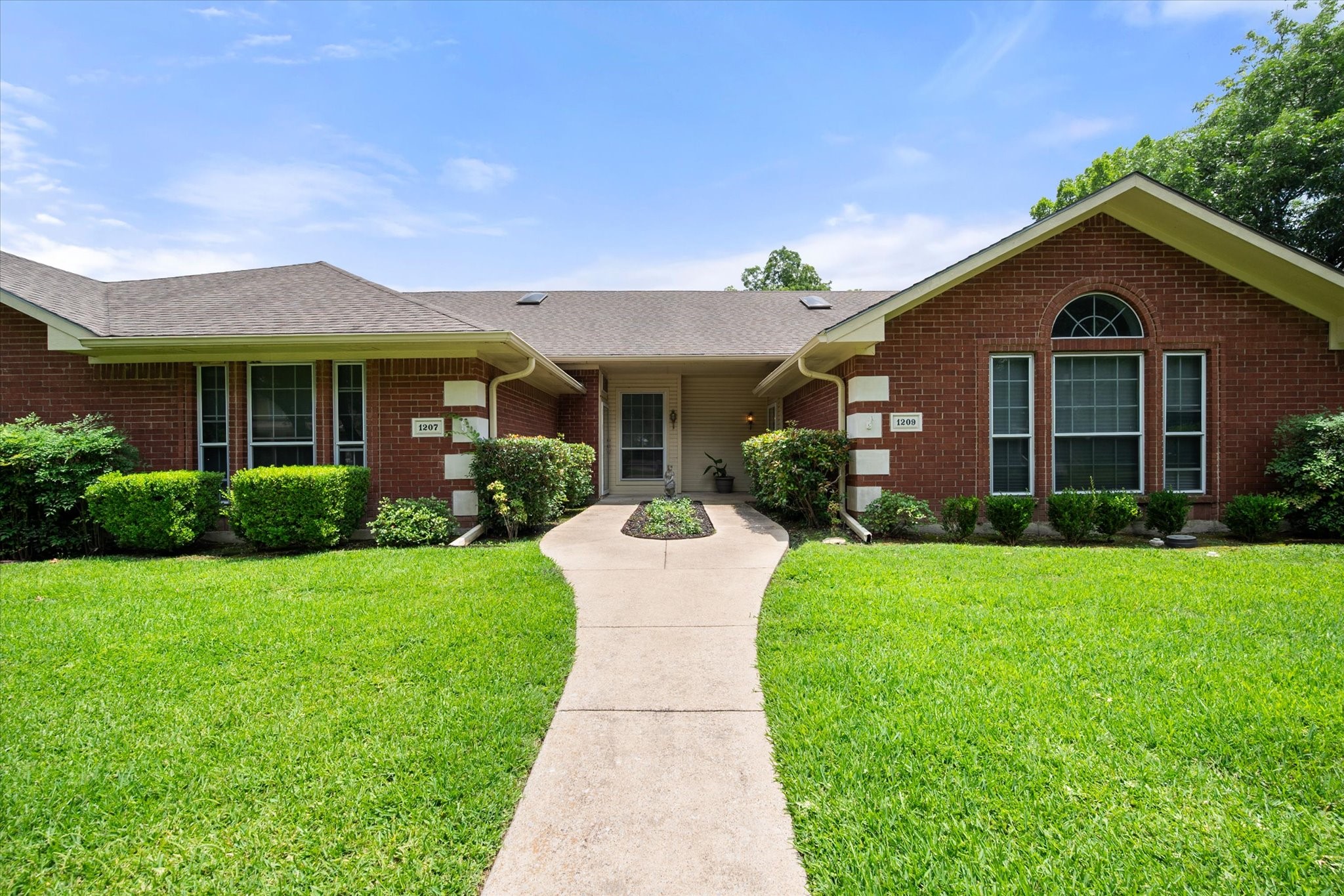 1209 W 3rd Avenue Corsicana TX 75110
