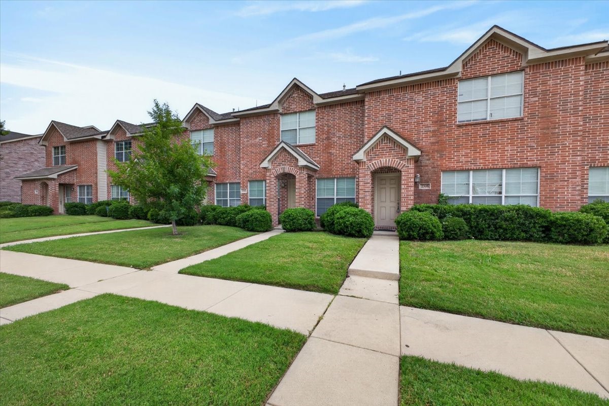 2312 Calendar Court Grand Prairie TX 75050