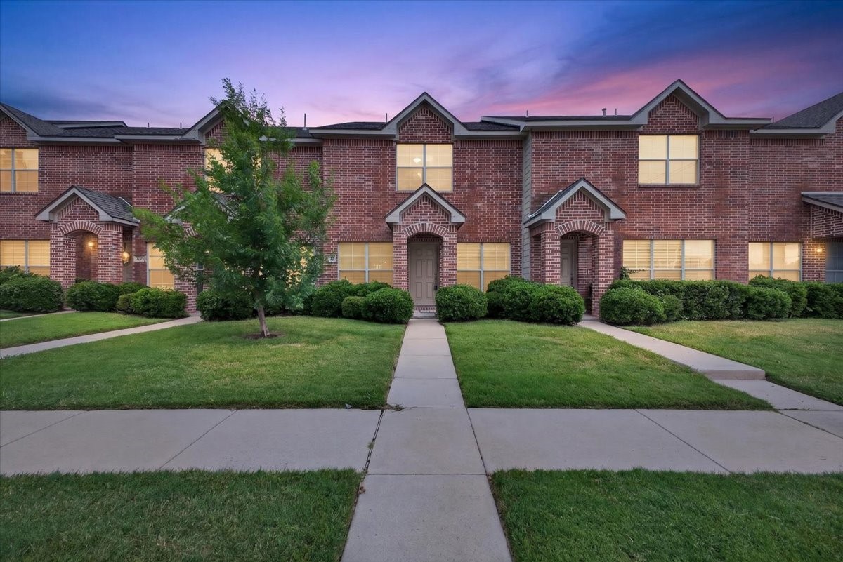 2312 Calendar Court Grand Prairie TX 75050