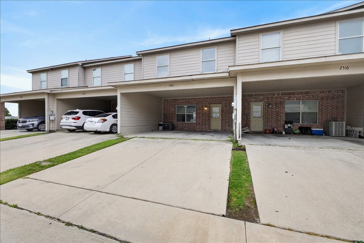 2312 Calendar Court Grand Prairie TX 75050
