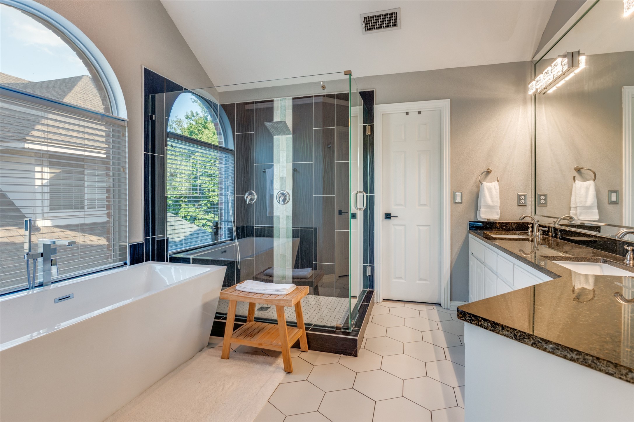 529 Lochngreen Trail Arlington TX 76012