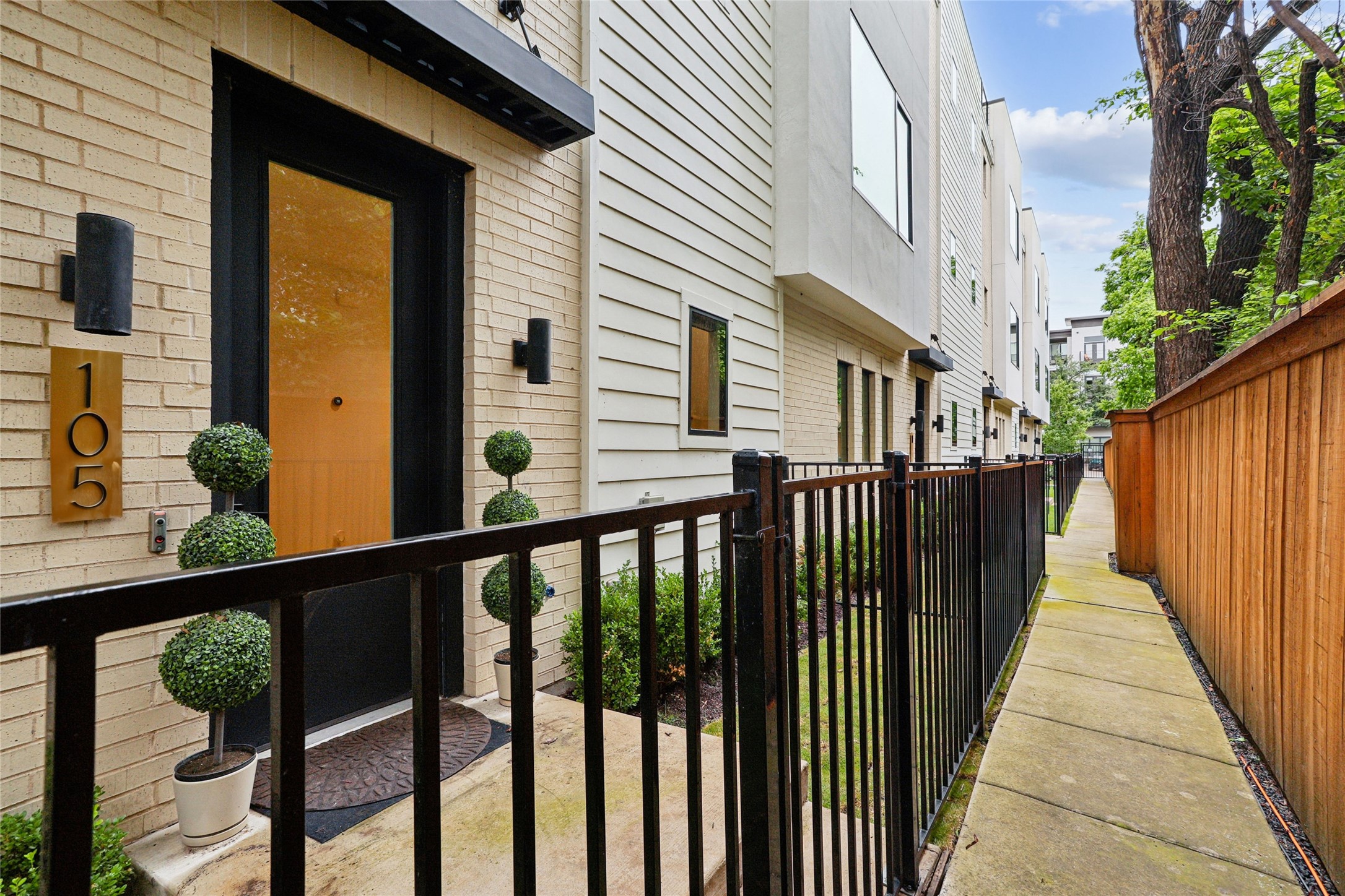 2633 Reagan Dallas TX 75219