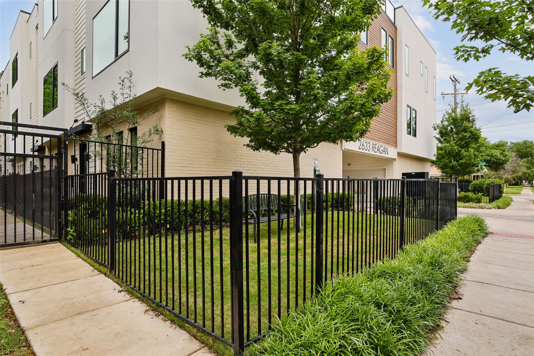2633 Reagan Dallas TX 75219