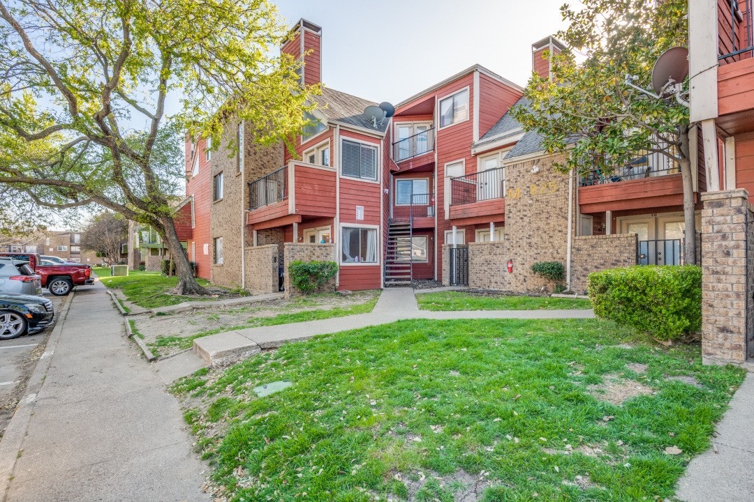 9825 Walnut Street Dallas TX 75243