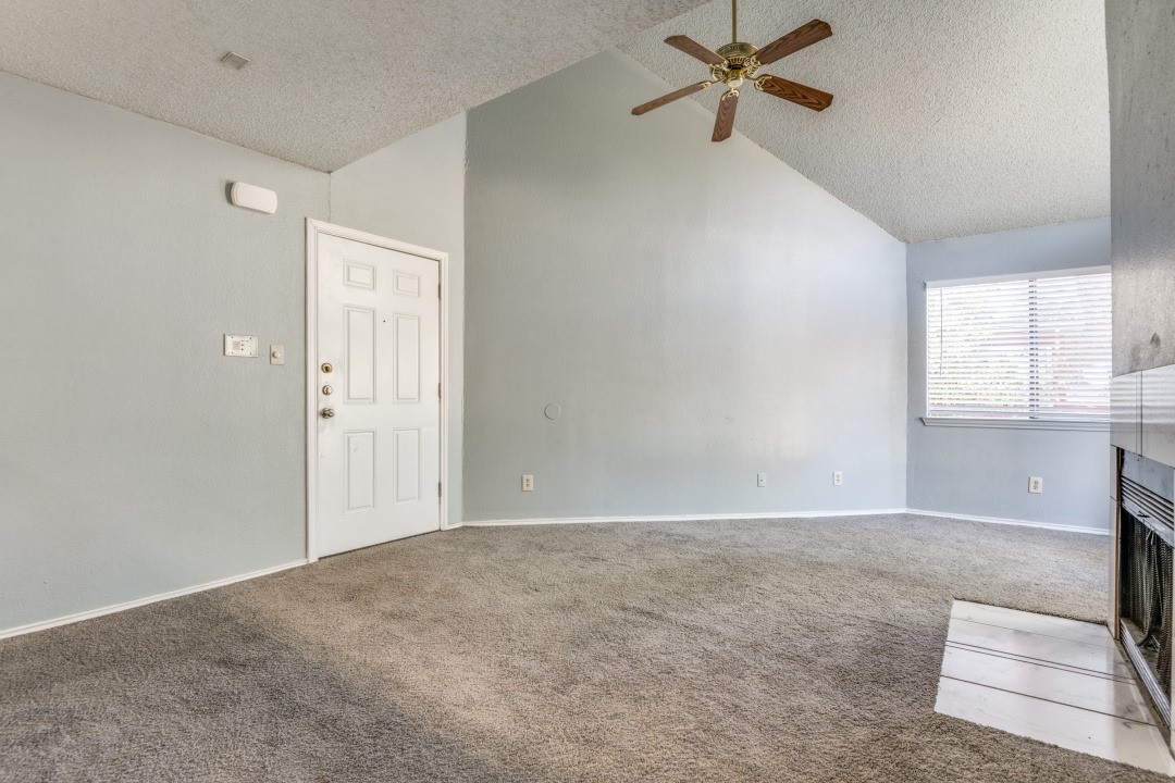 9825 Walnut Street Dallas TX 75243