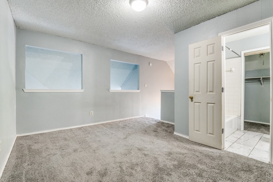 9825 Walnut Street Dallas TX 75243