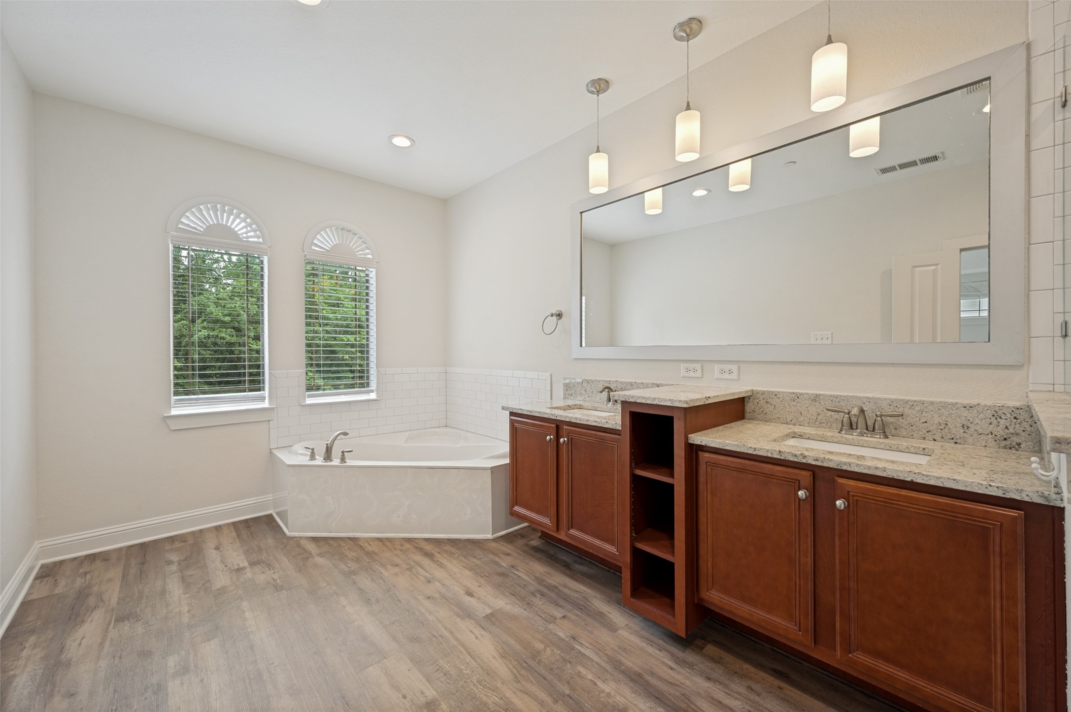 921 Brook Forest Lane Euless TX 76039