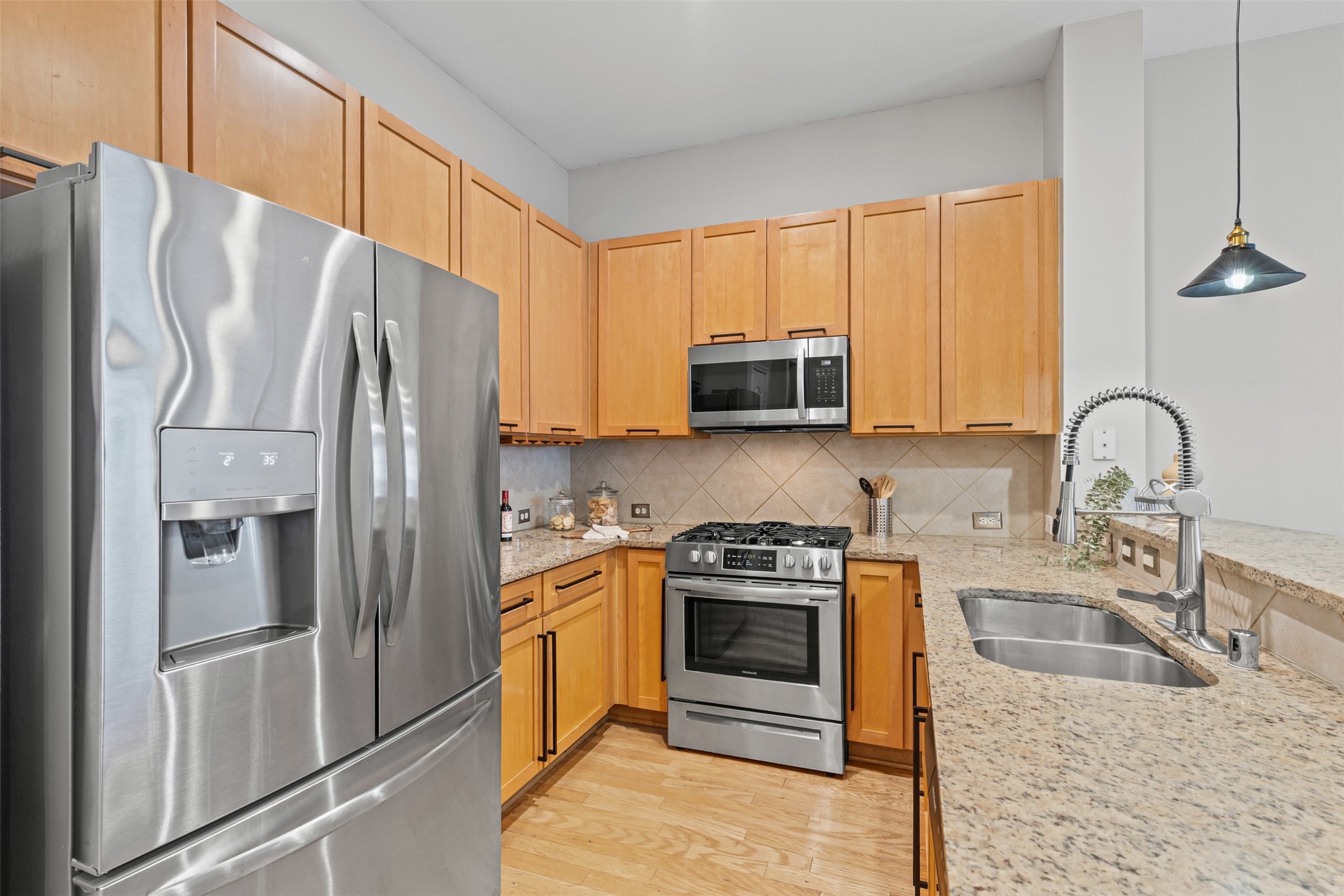 15759 Seabolt Addison TX 75001
