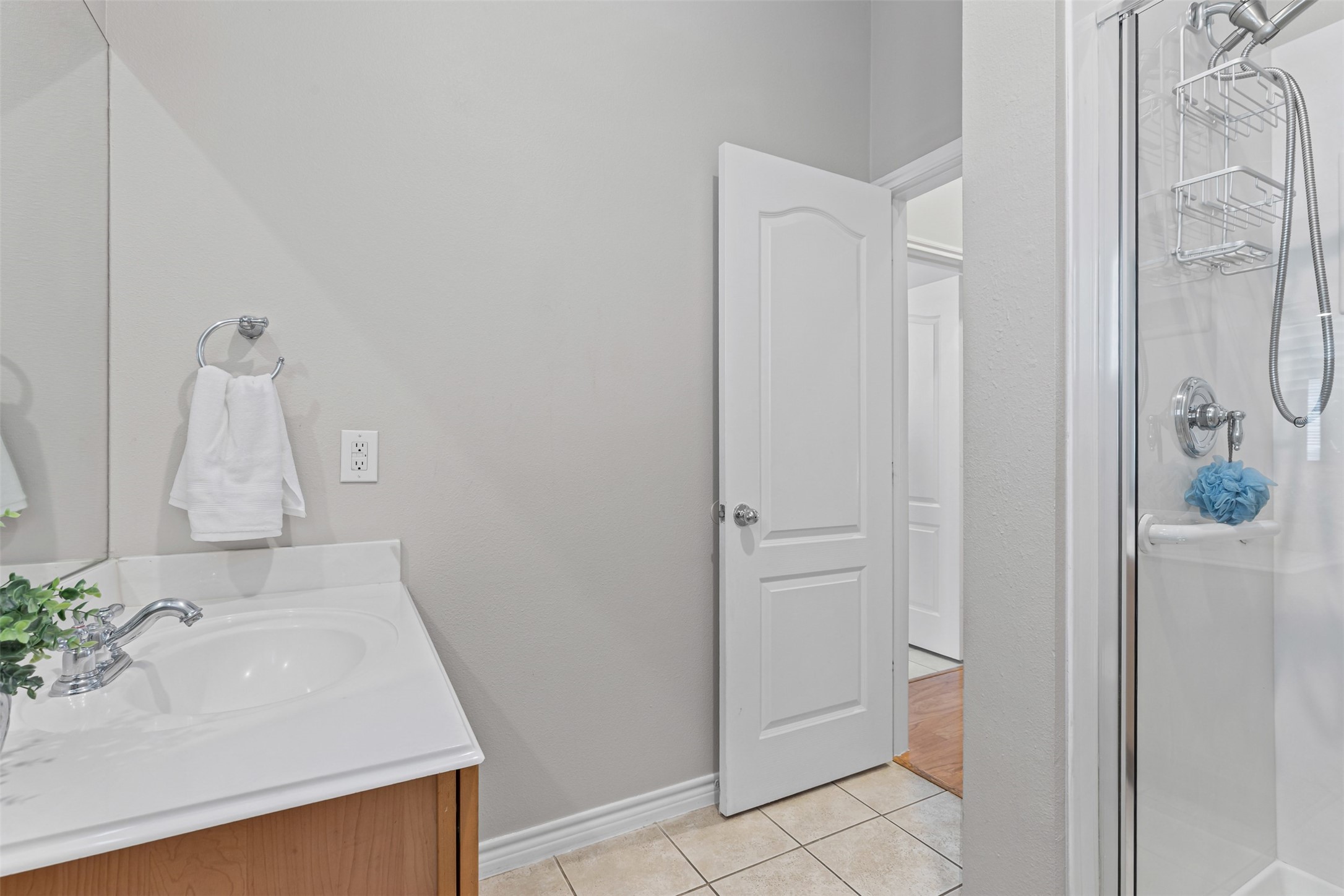 15759 Seabolt Addison TX 75001