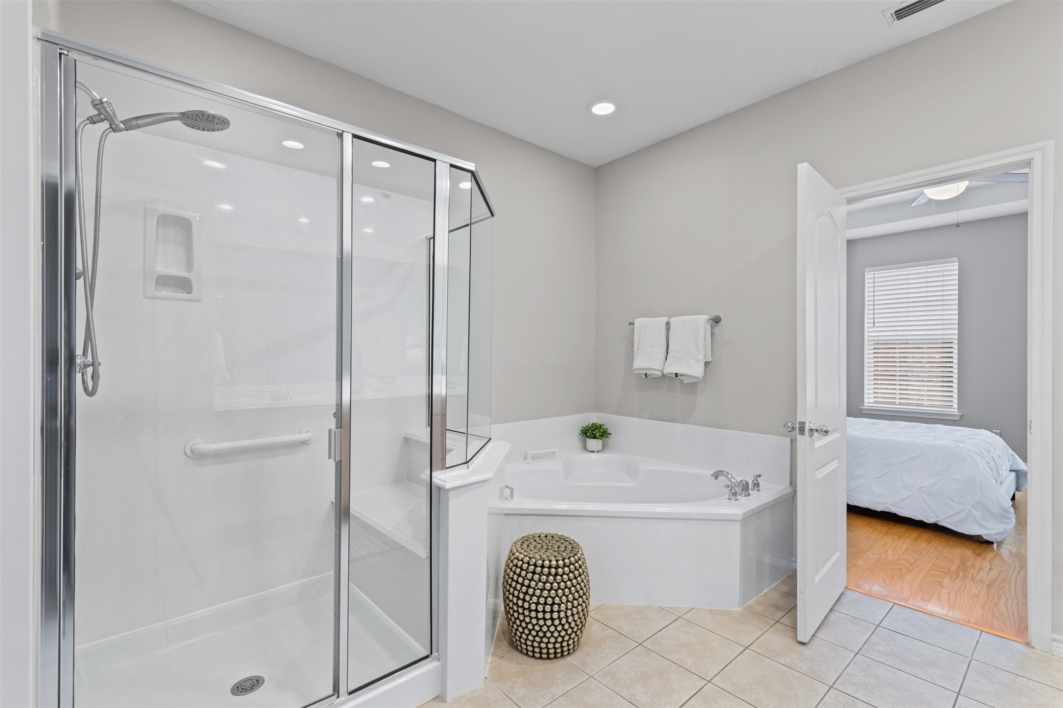 15759 Seabolt Addison TX 75001