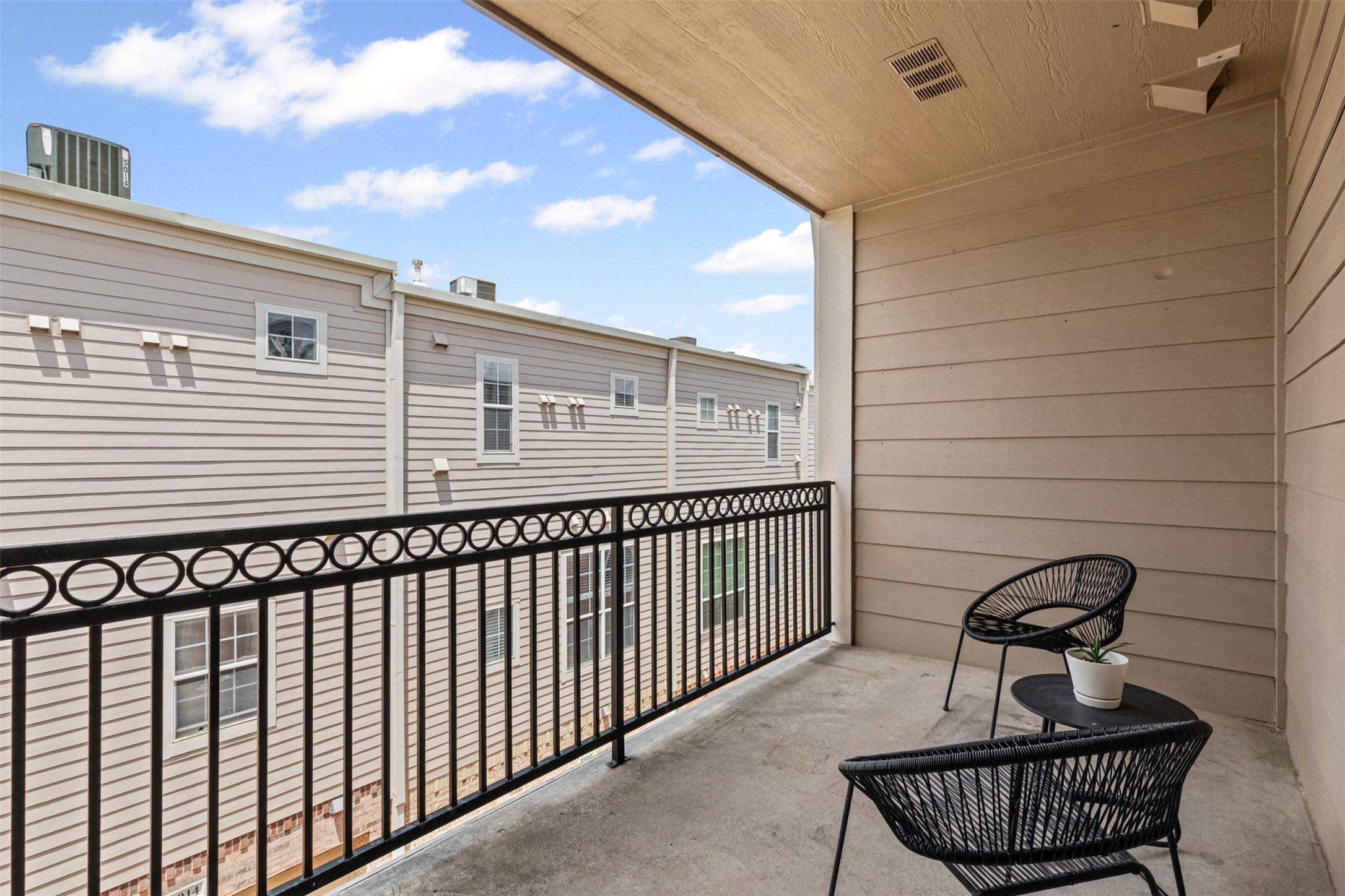 15759 Seabolt Addison TX 75001