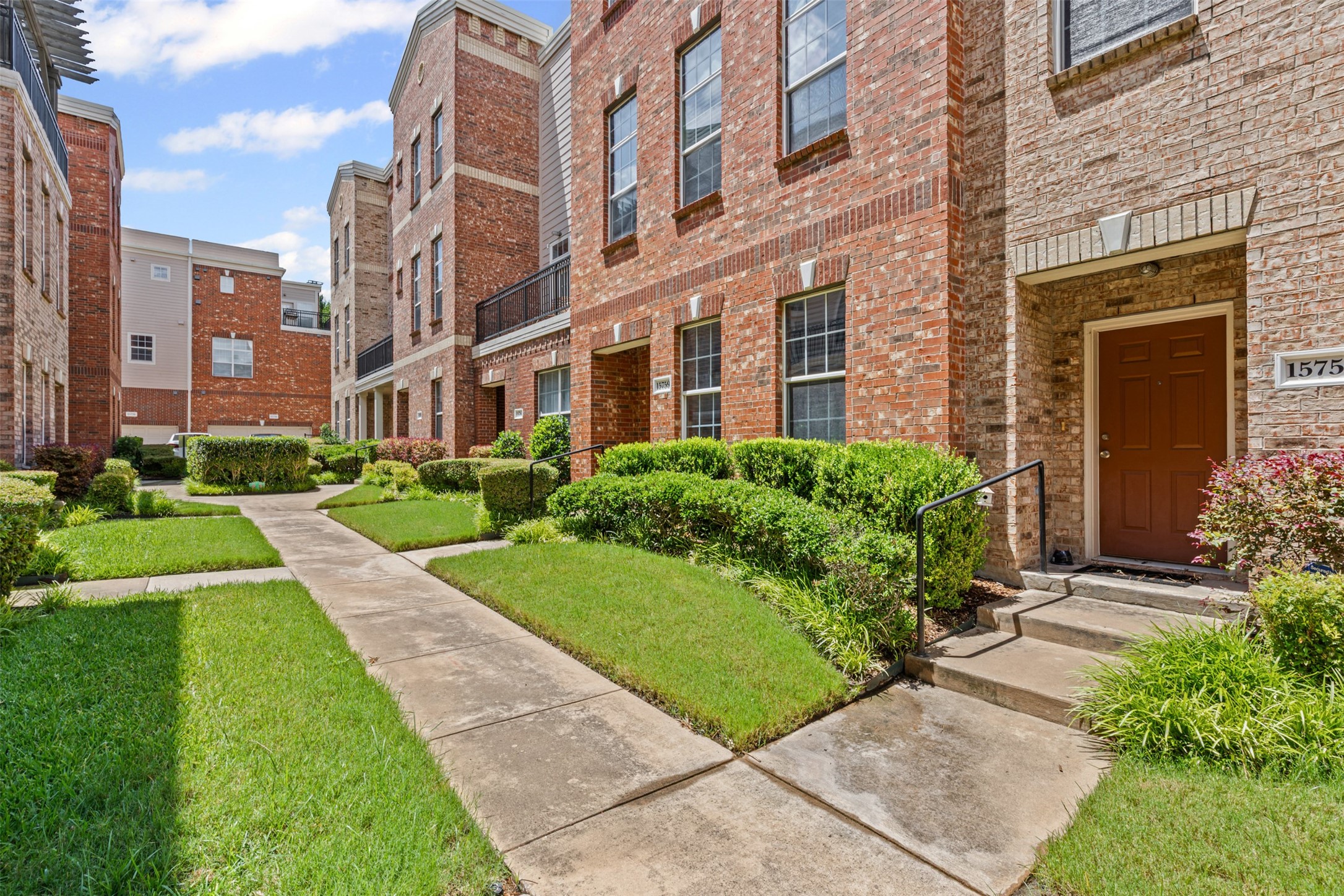 15759 Seabolt Addison TX 75001