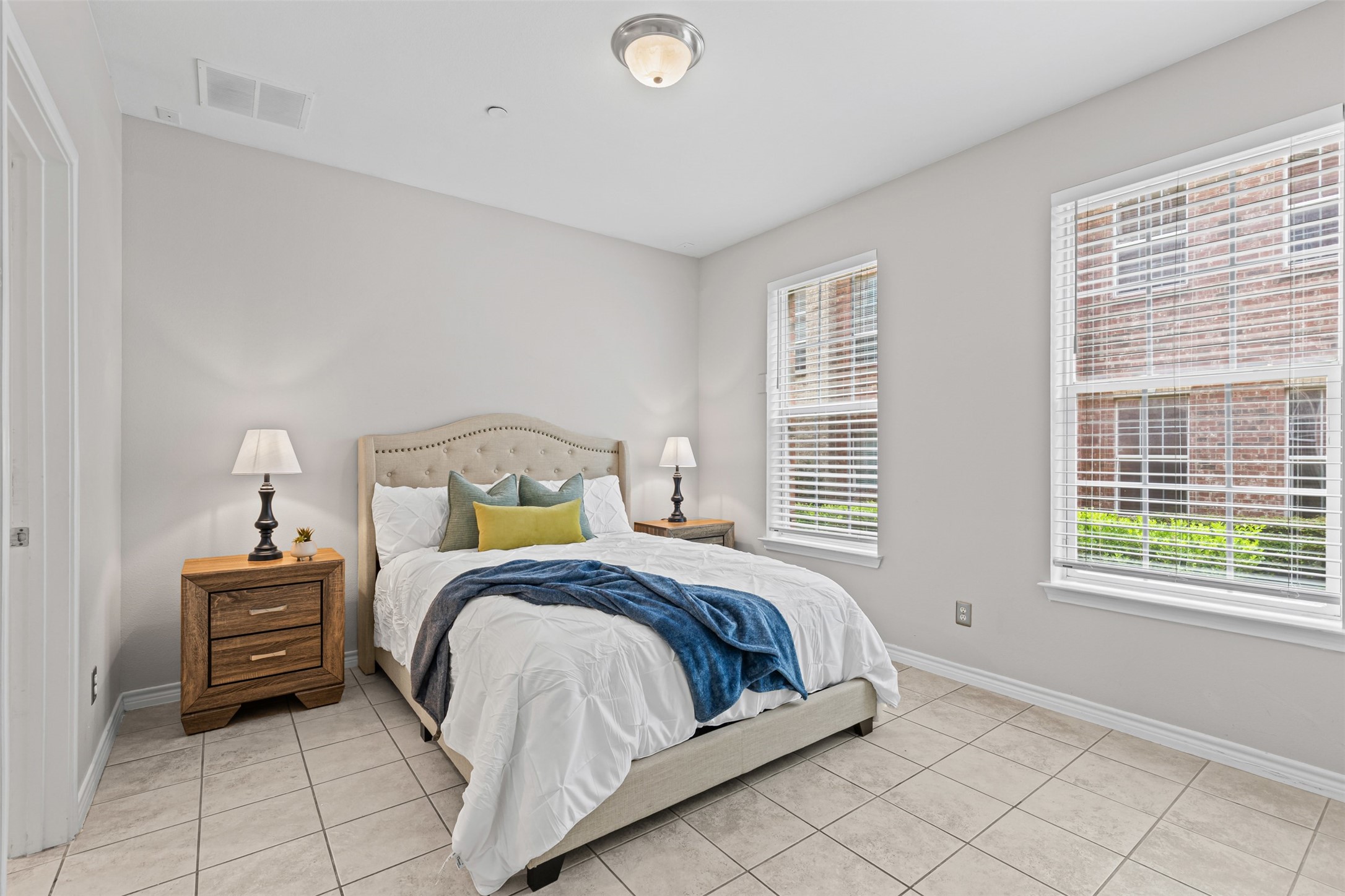 15759 Seabolt Addison TX 75001