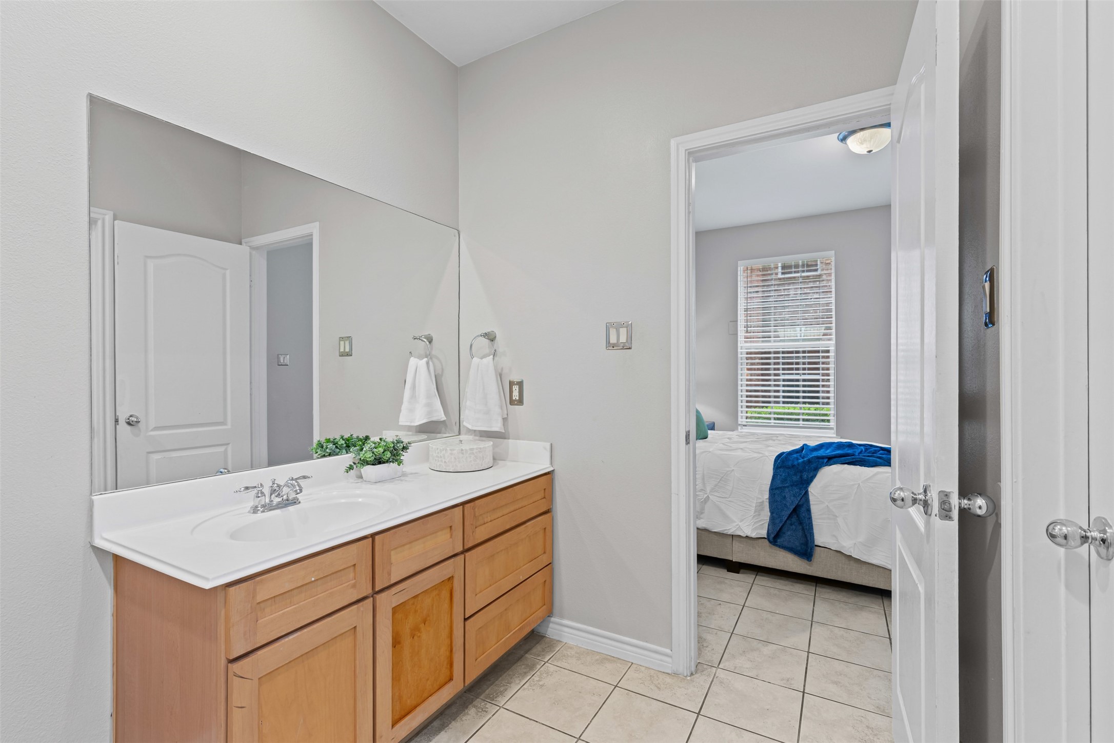 15759 Seabolt Addison TX 75001