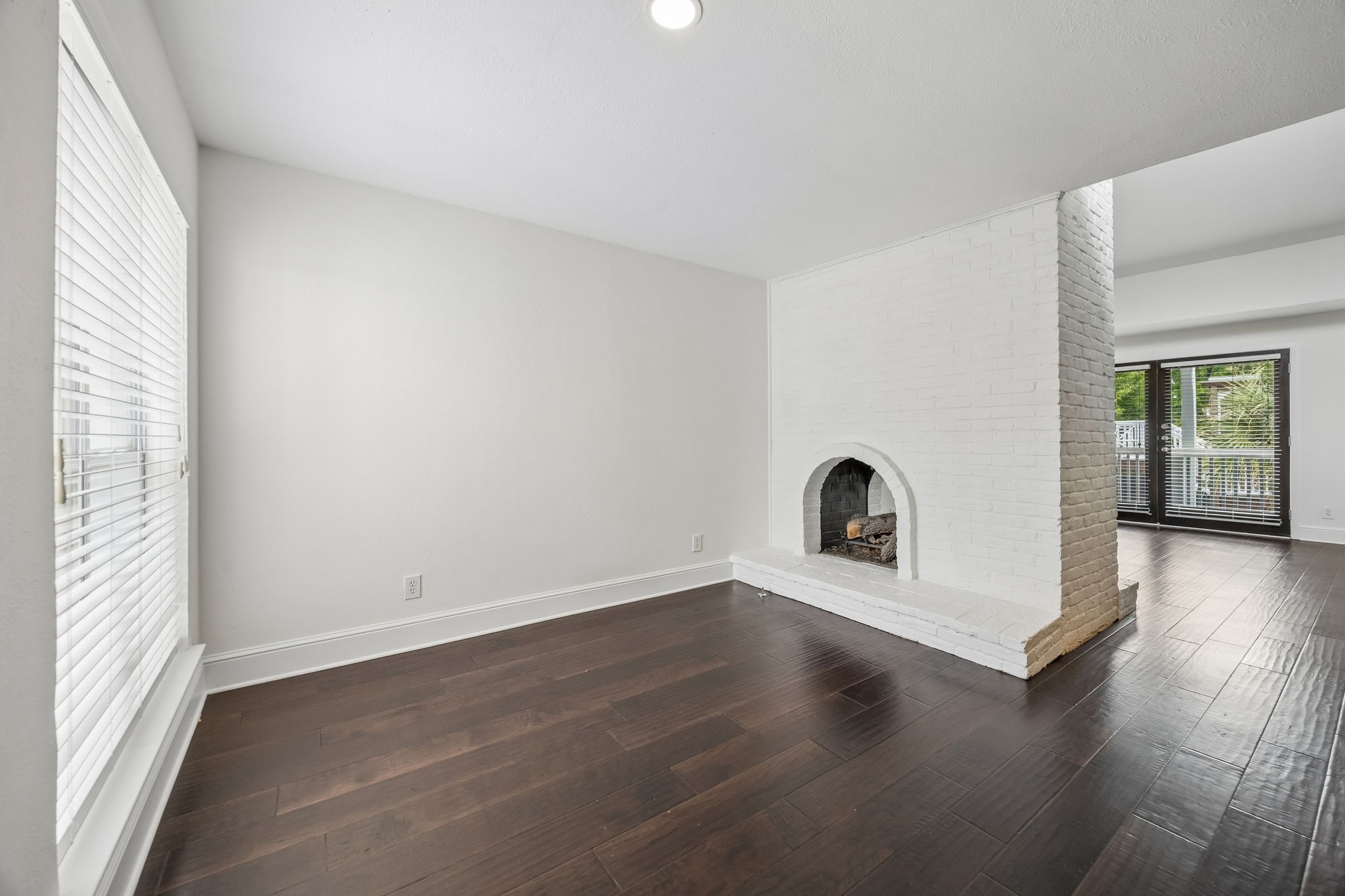 5916 Sandhurst Lane Dallas TX 75206