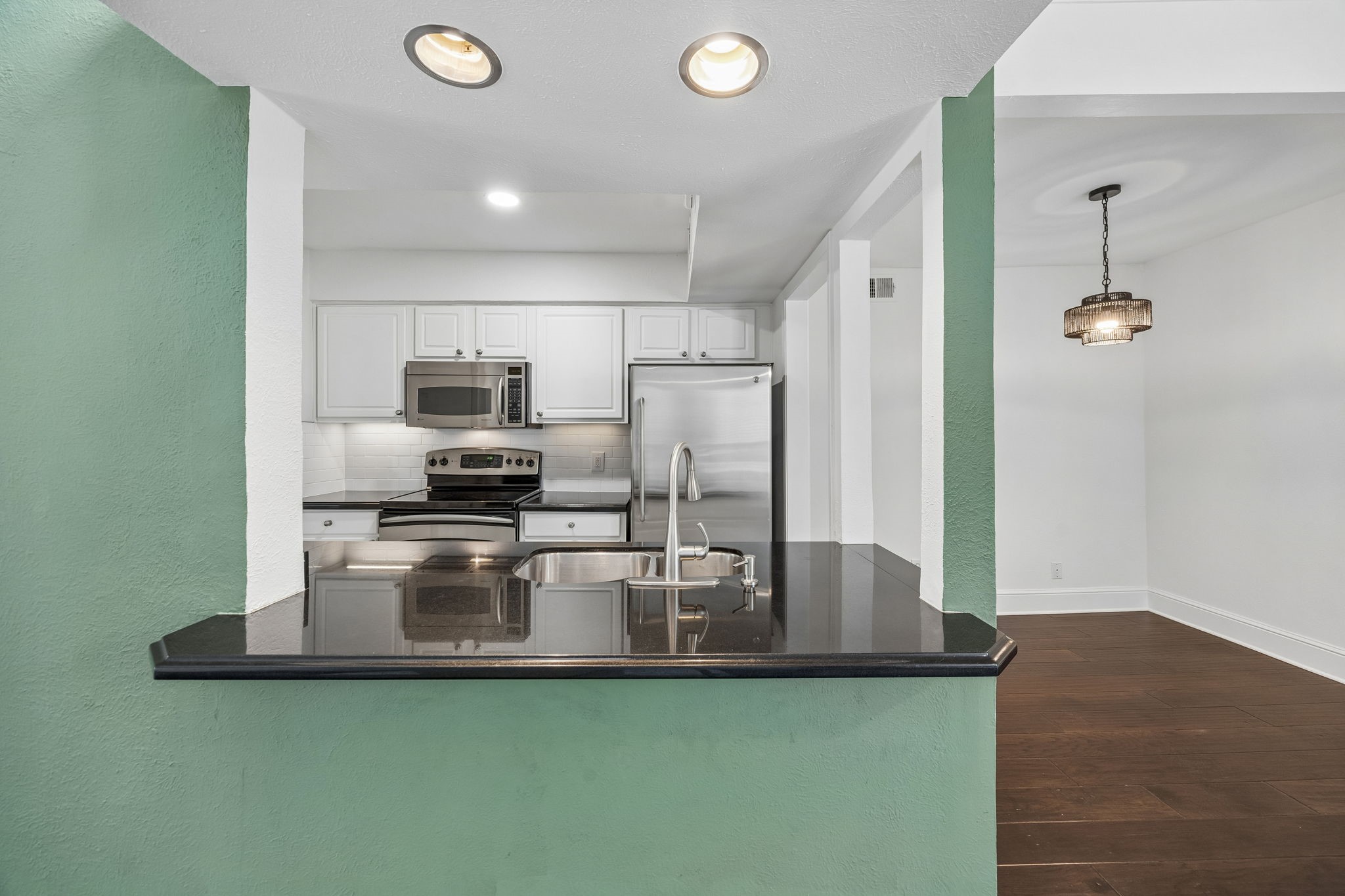 5916 Sandhurst Lane Dallas TX 75206