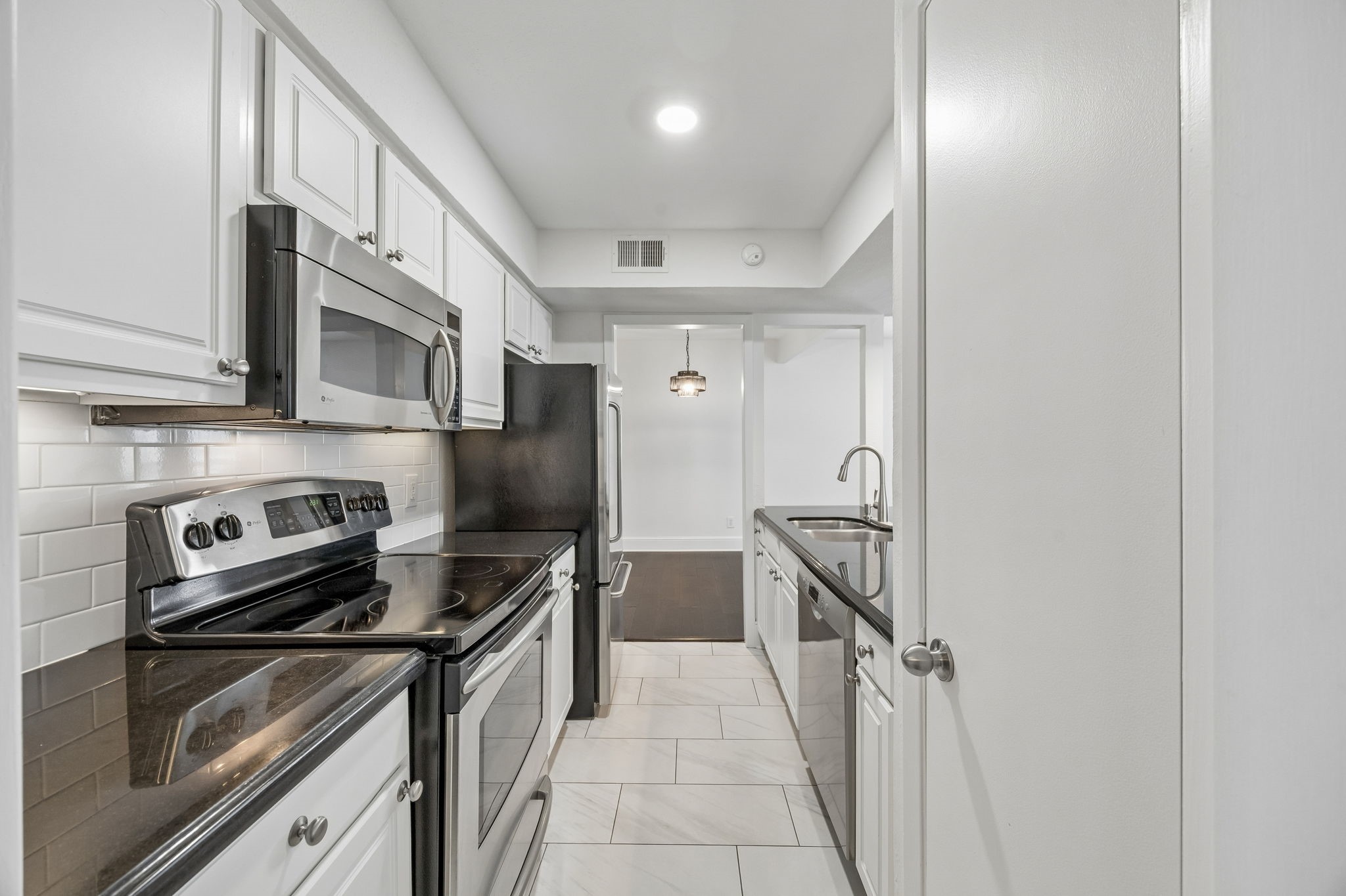 5916 Sandhurst Lane Dallas TX 75206