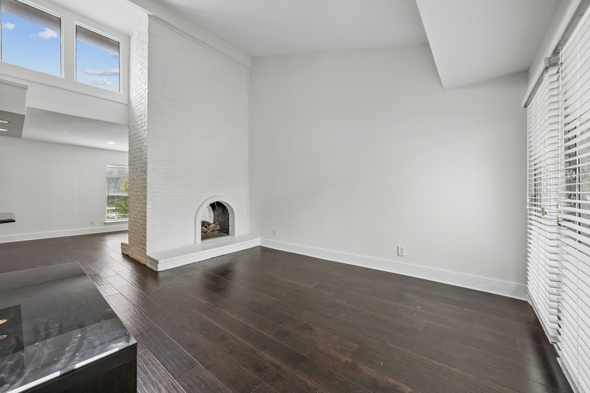 5916 Sandhurst Lane Dallas TX 75206